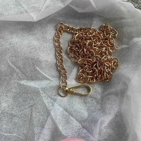 ATL HOUSE WIVES CHIC’ Basketball Shaped Chain Bag - Picture 13 of 16